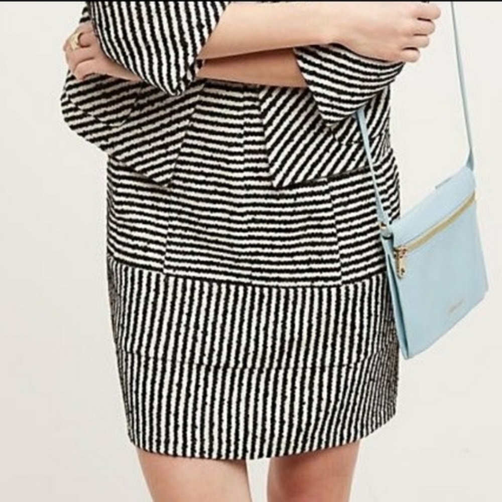 Anthropologie Black and White Striped Krista Boucle Mini Skirt • Size 0 🔴